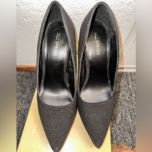 Call it Spring Glitter Pump